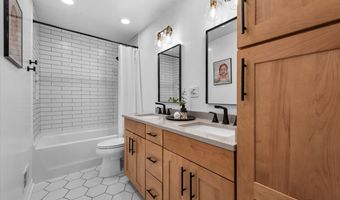 1832 W Woodland Ave, Addison, IL 60101