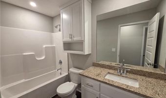 32 E 7th St, Adrian, MO 64720
