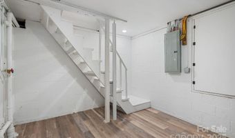 11 Upland Rd, Asheville, NC 28804