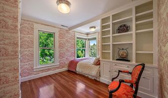 586 B St, Ashland, OR 97520