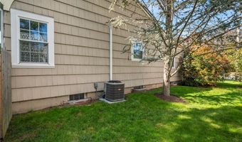 35 Greenfield Rd, Cumberland, RI 02864