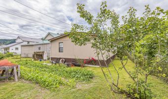 76 Railroad St, Auxier, KY 41602