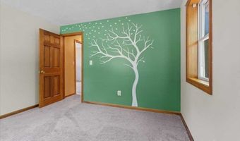 9 Iriquois Dr, Ashburnham, MA 01430