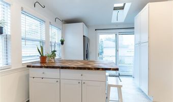 17 Oak Ave, East Providence, RI 02915