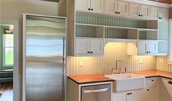 41 Walcott Ave, Jamestown, RI 02835