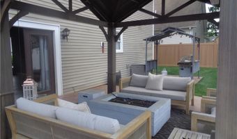 176 Vernon St, Warwick, RI 02889