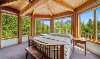 119 Moat View Dr, Albany, NH 03813