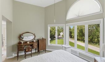 38 Gondola Ave, Jamestown, RI 02835