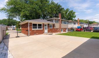 7 N Lincoln Ave, Addison, IL 60101