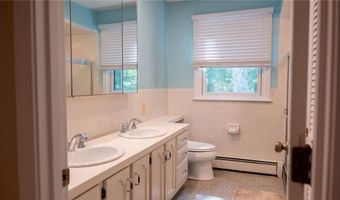 65 Huguenot Dr, East Greenwich, RI 02818