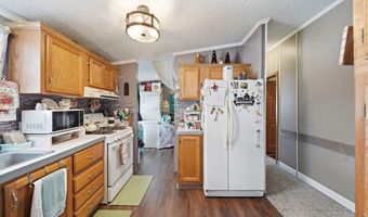953 Savannah River Dr, Adrian, MI 49221