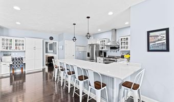 5 Bosuns Ln, Bourne, MA 02532