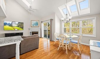 30 Harbor Hill Dr 30, Bourne, MA 02532