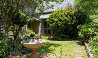 33 Sunset Dr, Anniston, AL 36207