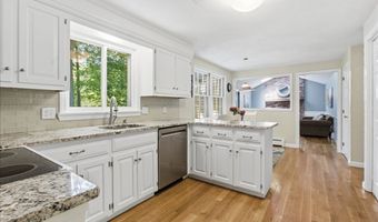 27 Kennel Hill Dr, Beverly, MA 01915