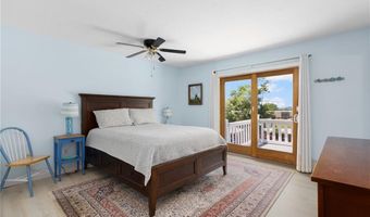 27 Ocean View Dr, Middletown, RI 02842