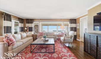 206 Edgewater Dr, Algonac, MI 48001