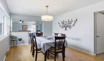 237 N Pioneer Dr, Addison, IL 60101
