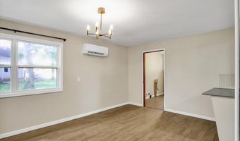 702 E Highland St, Aurora, MO 65605