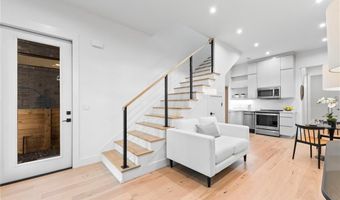 609 SW 4th St, Bentonville, AR 72712