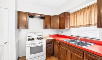 3 Solar Dr, Ambridge, PA 15003