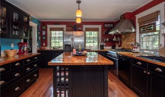 7 Boulevard E, Middletown, RI 02842
