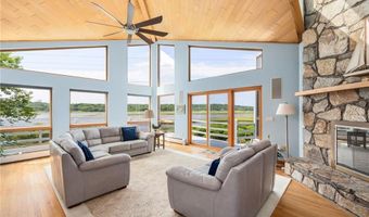 96 Starr Dr, Narragansett, RI 02882