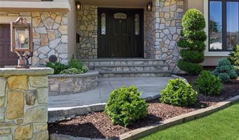 51 Dogwood Rd, Albertson, NY 11507