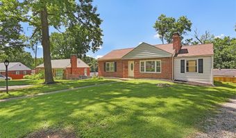 7025 Greenholly Dr, Affton, MO 63123