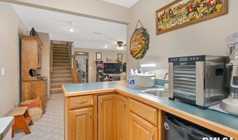 325 WOODLAND Dr, Andalusia, IL 61232