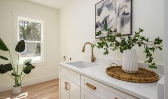 13 Woods Ln, Beaufort, SC 29907