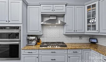 2617 Bay St, Charlotte, NC 28205