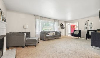 1527 Glenking Ln, Alliance, OH 44601