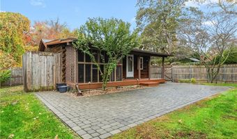 51 Osceola Ave, Narragansett, RI 02882