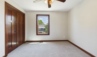 812 S 5th Ave, Brandon, SD 57005