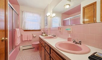 22 Fisher St, Attleboro, MA 02703