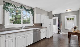 61 Upper Loudon Rd, Albany, NY 12211