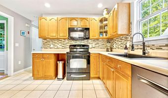 348 Deerfield Rd, Allenstown, NH 03275