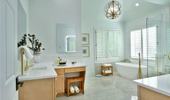 460 Club Dr, Aurora, OH 44202