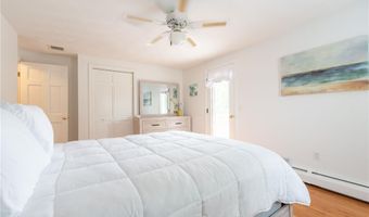 10 Cross Rd, Narragansett, RI 02882