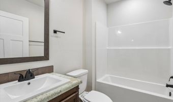 7368 NE BERWICK Dr 3, Ankeny, IA 50021