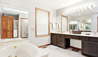 1670 Yosemite Pkwy, Algonquin, IL 60102