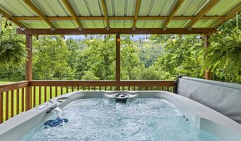 90 Railroad Lock Rd, Beattyville, KY 41311
