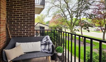 1217 S Old Wilke Rd 201, Arlington Heights, IL 60005