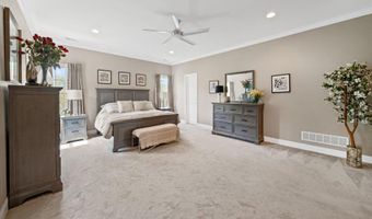 33 WATERTON Dr, Bear, DE 19701
