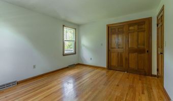 629 River Rd, Agawam, MA 01001