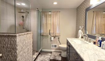 202 Pleasant Ave, Bergenfield, NJ 07621