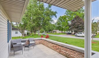 121 Woodland Dr, Hartford City, IN 47348