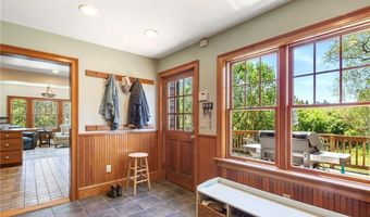 201 Paradise Ave, Middletown, RI 02842
