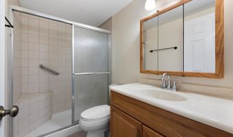 2221 W Nichols Rd A, Arlington Heights, IL 60004